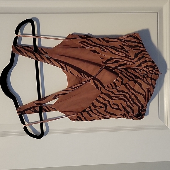 ASTR The Label Cross Back Top - Picture 2 of 8